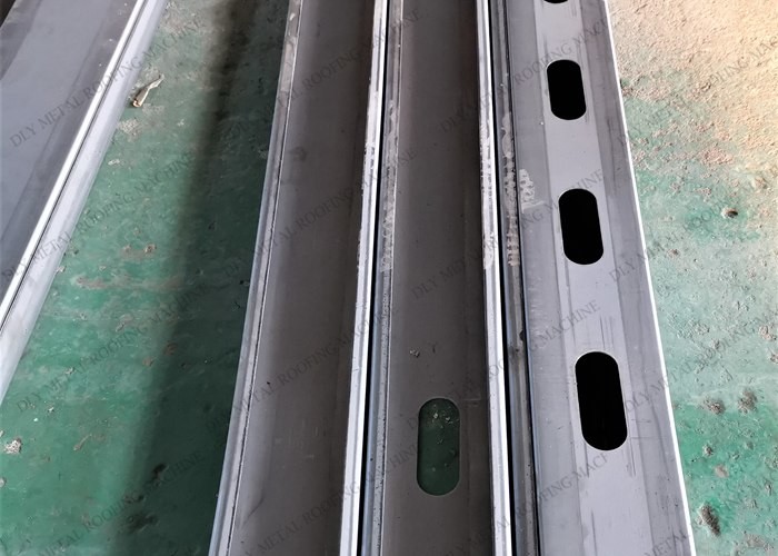 Automatic Change Q345 Cz Purlin Machine PLC 300mm U Channel Forming Machine