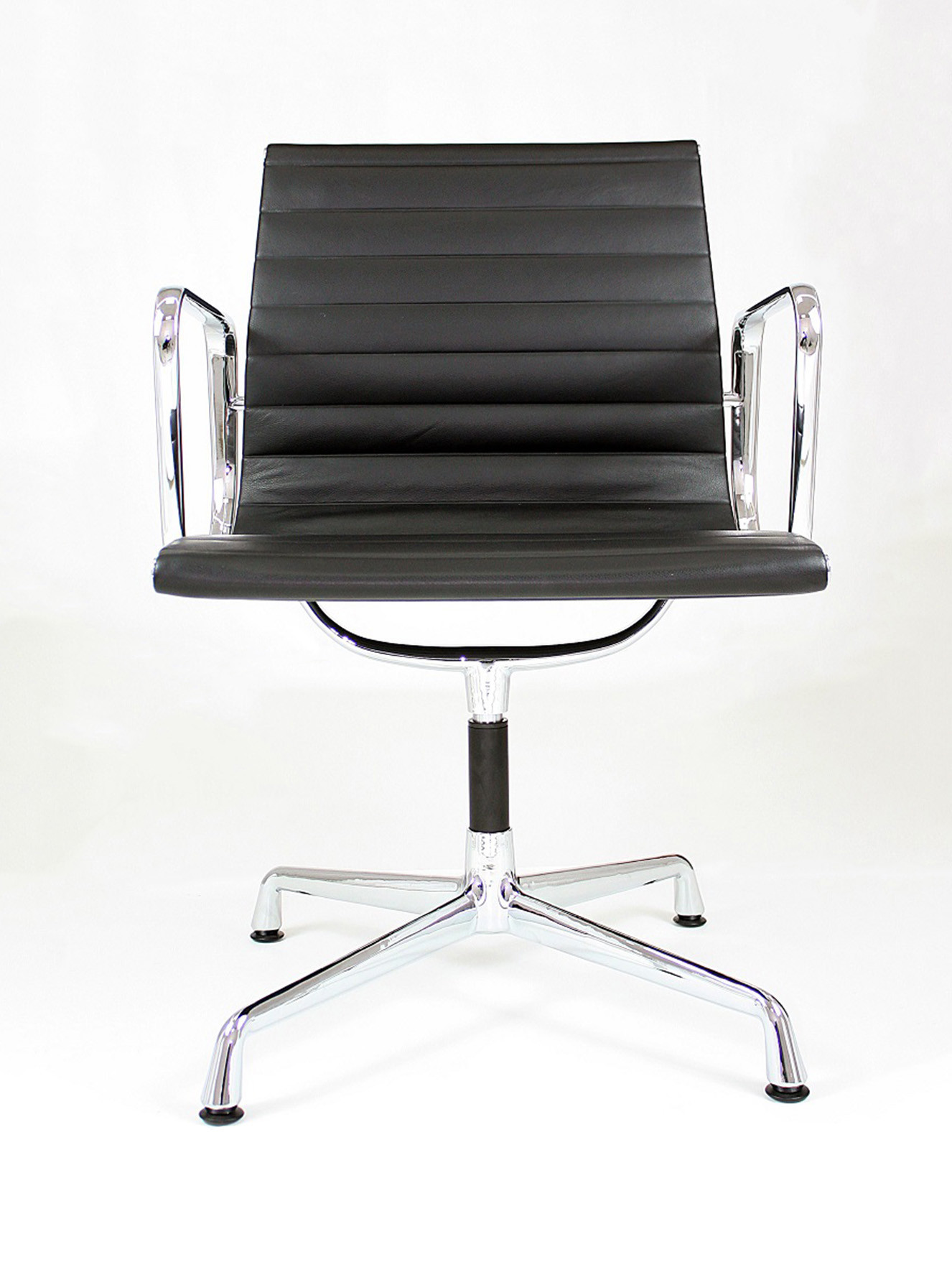 Modern Aluminum Group Management Office Chair Charles EA107 Four Star Base