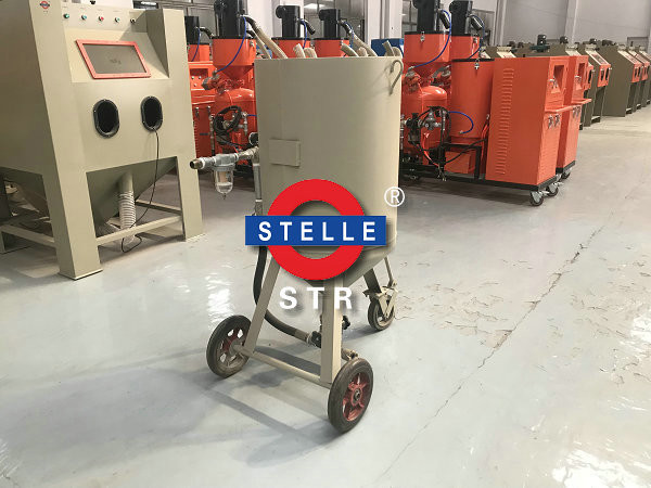 100L 200L 300L Portable Sandblaster Cabinet / Dry Sand Blasting Machine