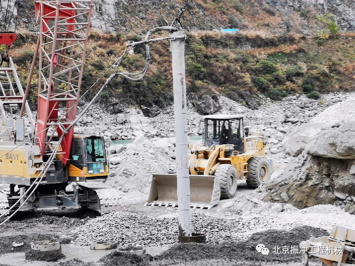 Bvem 426mm 130kw Vibro Compaction Piling Machine Foundation Treatment Soil Improvement