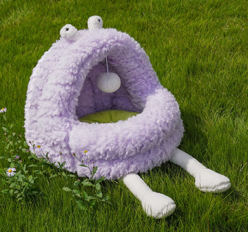 cat fluffy bed