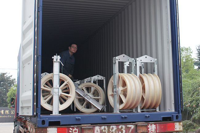 Aerial Roller Bundled Conductor Pulley , Nylon Three Coductor Pulleys