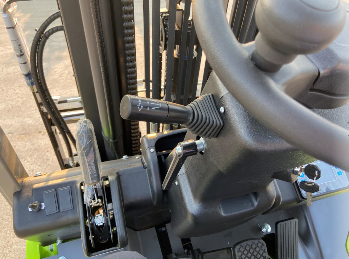 1150mm Fork Length 4 Ton 4-Wheel Telehandler Forklifts for Off Road and Rough Terrain