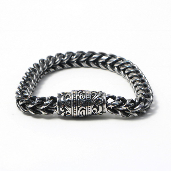 Stainless steel men's bracelet with retro patterned surface cast magnetic buckle design, trendy accessory