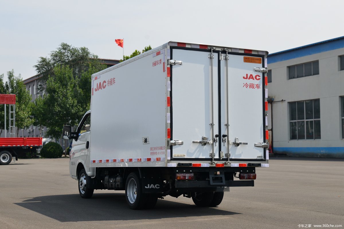130HP JAC Refrigerated Truck for Transportation 4x2 GVW≤5T Diesel Fuel Refrigeration