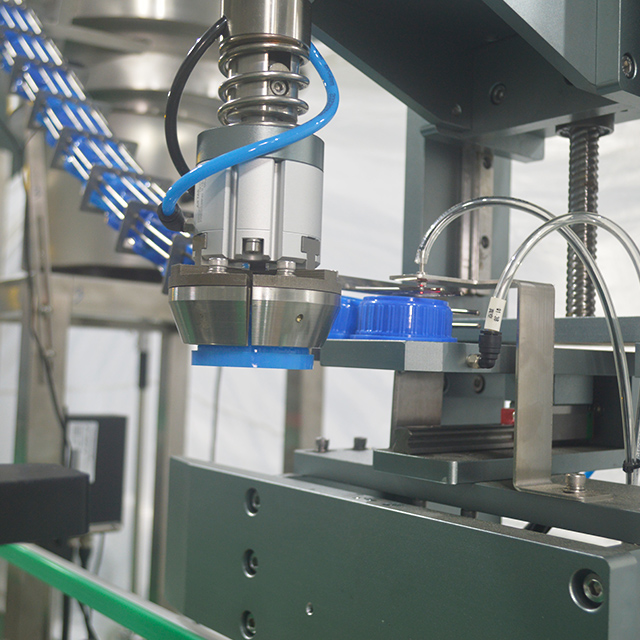 10L Detergent Servo Screw Capping Machine with Full Automation and Stainless Steel 304