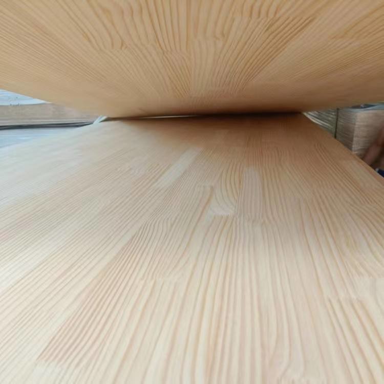 Wholesale Price 4 * 8ft 18mm Pine Wood Finger Jointed Pine Edge Rubber Board New Zealand Solid Wood Board For Furniture