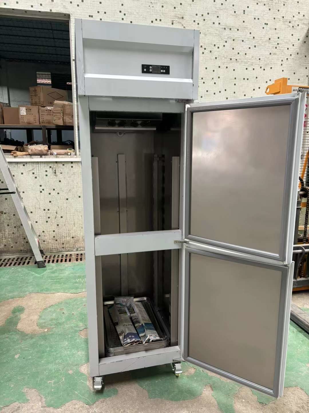 Kitchen Upright Fridge With 14-Trays Inside Commercial Bakery Equipment Guangzhou Equipment Manufacturer