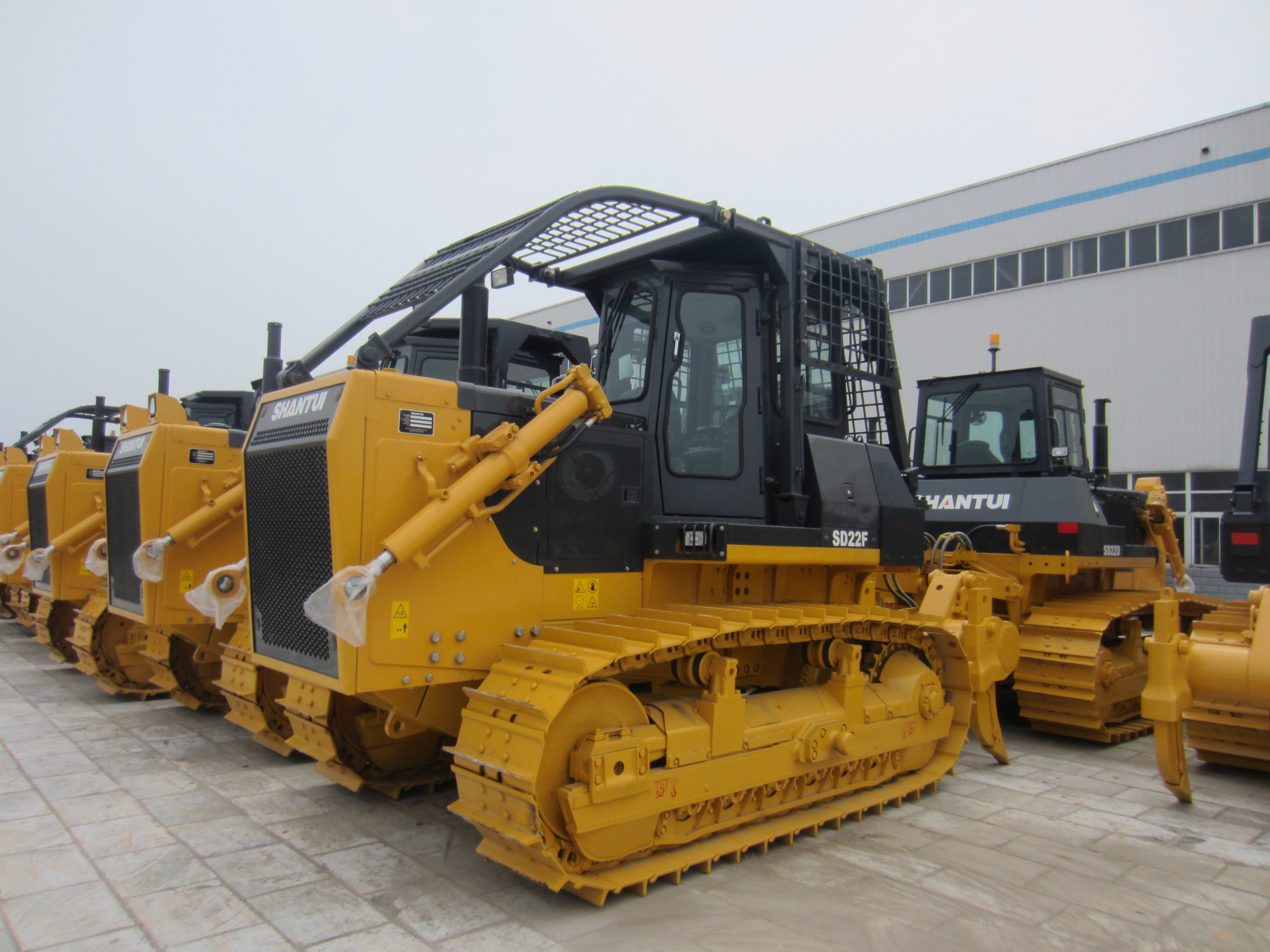 Logging bulldozer Shantui SD22F with winch