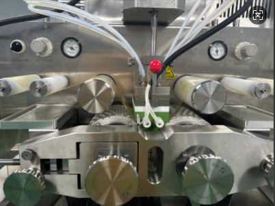 PLC And Touch Screen Control System Soft Gelatin Capsule Machine For Round Capsule Size And 4-32 Plungers