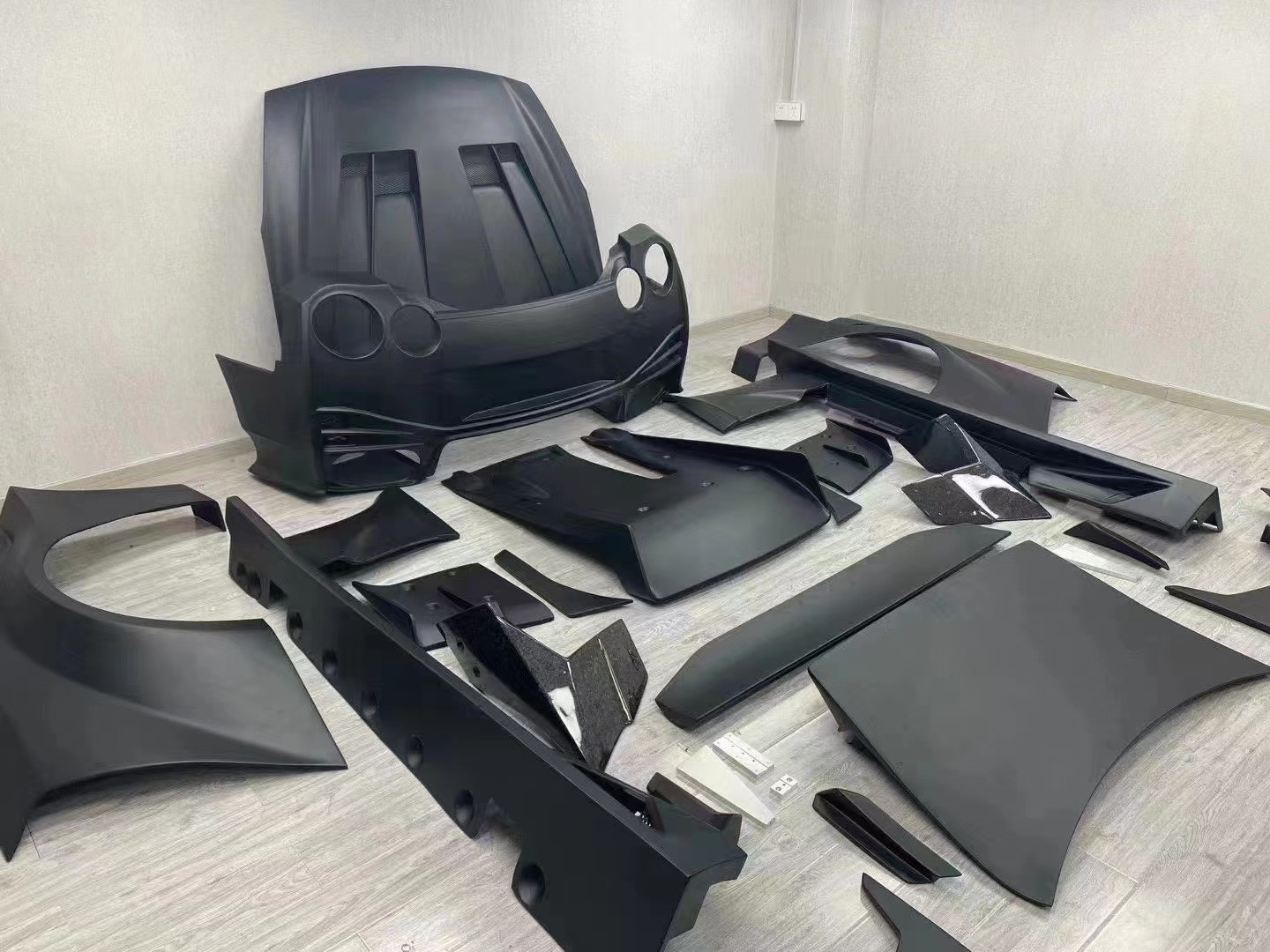 2022 Hot New Products GTR R35 Wide Bodyki Body Kit for Nissan GTR R35 Wide Bodyki Front and Rear