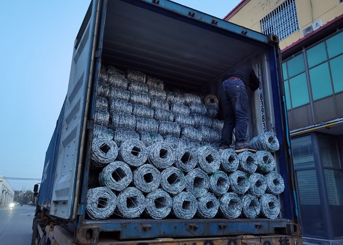 Electro Galvanized Barbed Fencing Wire Pallet Packing For Safety Protection Project