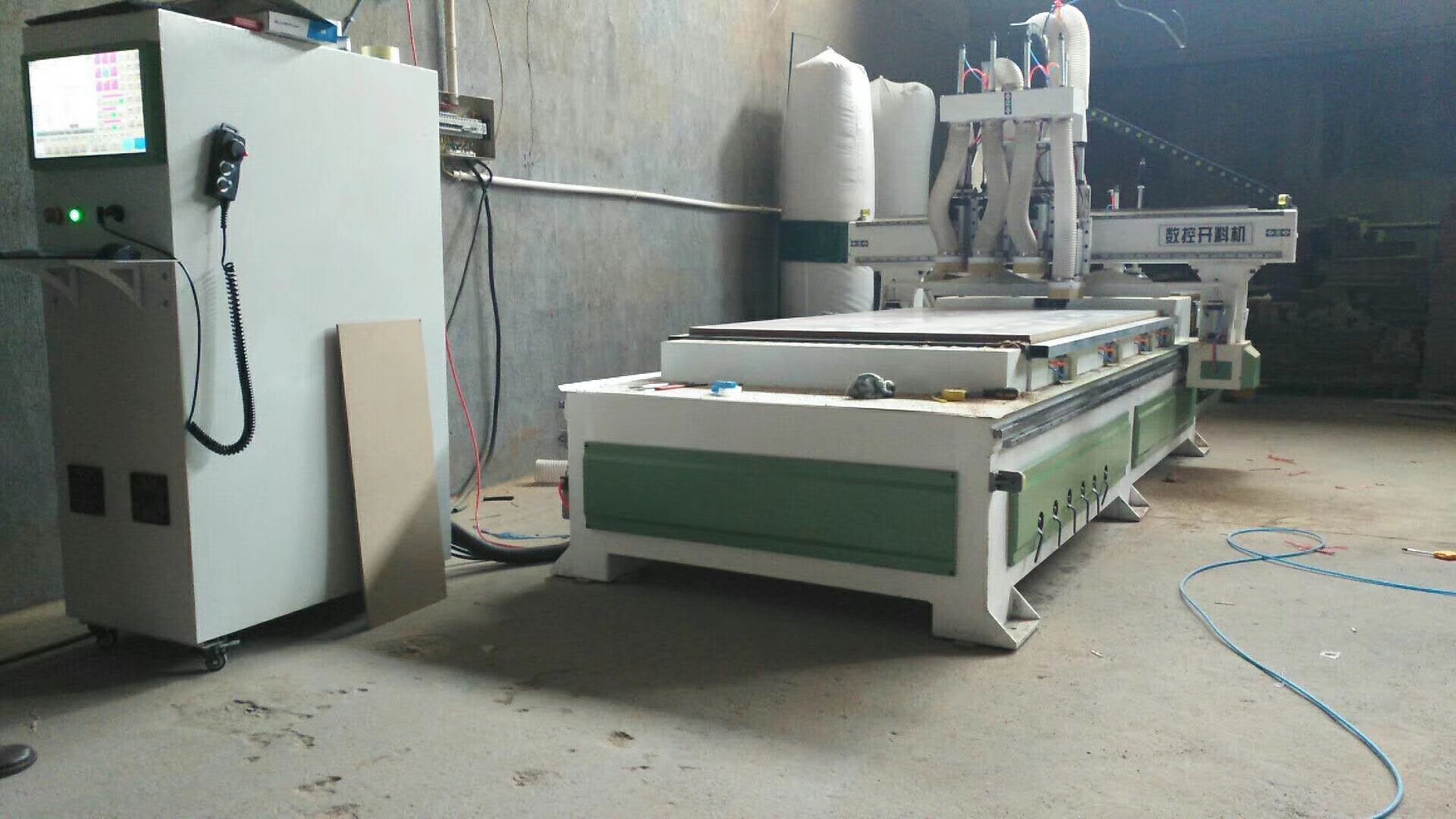 China Cheap best price woodworking 3 axis atc furniture cnc router 1325 smart advertising wood engraving and carving mac