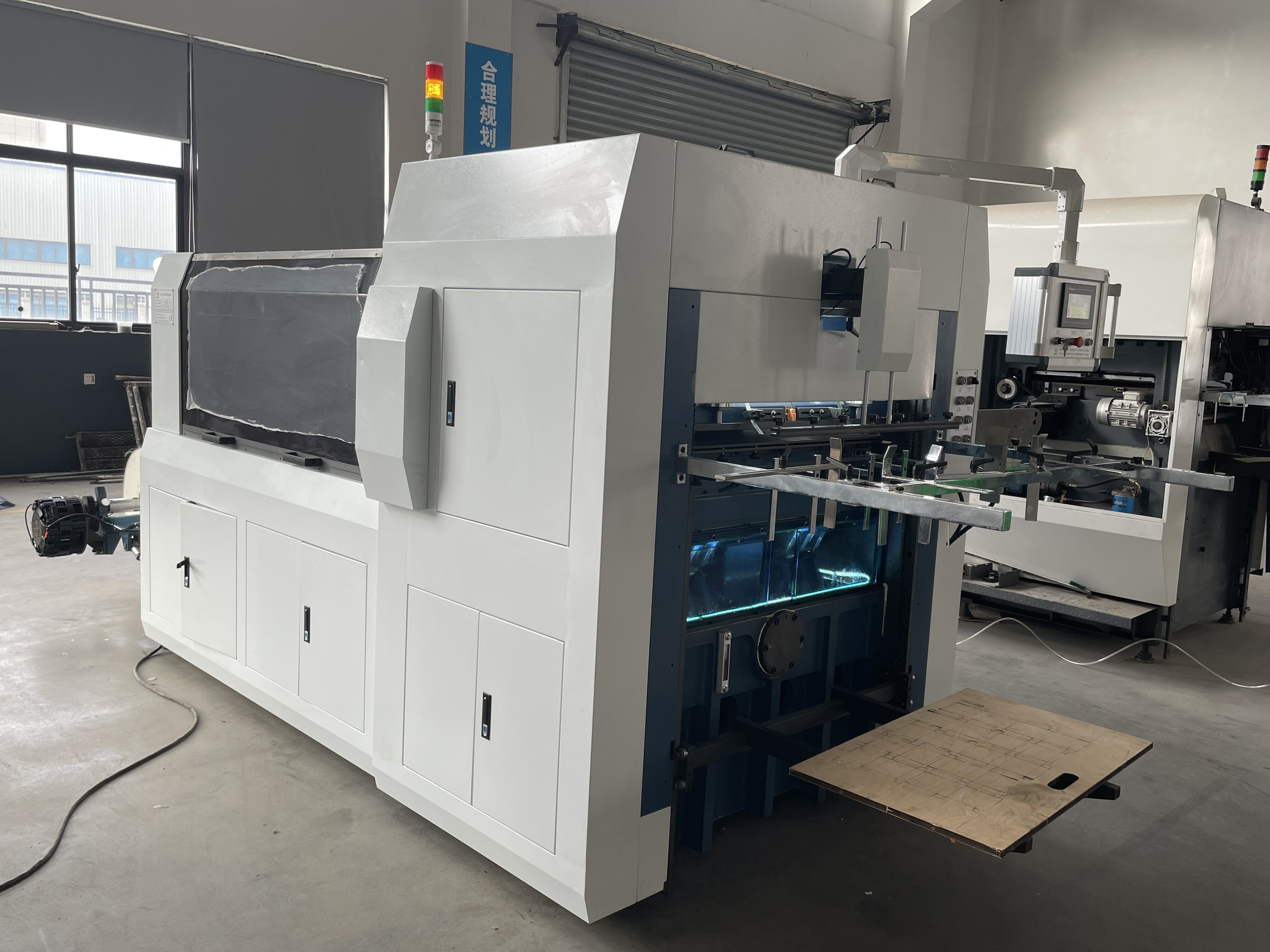 950*510mm Auto Roll Paper Cup Die Cutting Machine For Making Disposable Cups