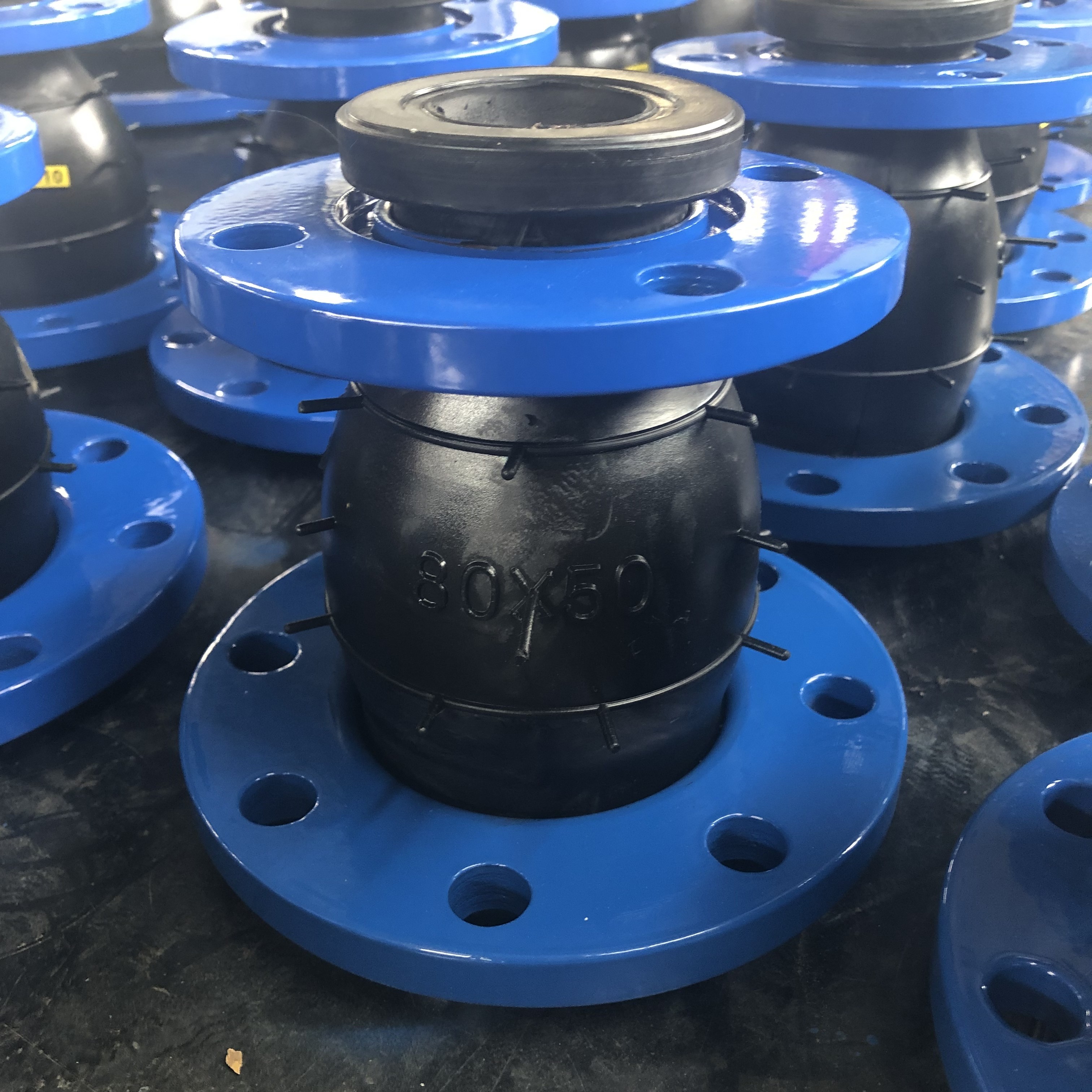 Chemical pipeline concentric reducer rubber expansion joint Manufacturer and wholesale of concentric rubber expansion joints with different paths High