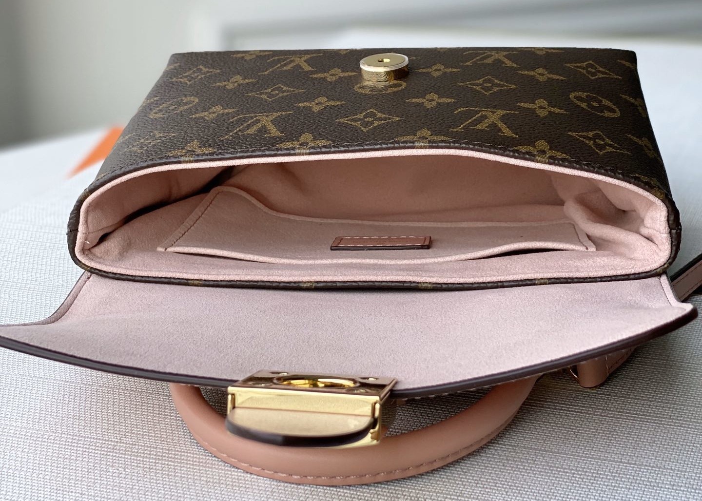 Women'S Black Handhold Luxury Bucket Bag With Lock Catch