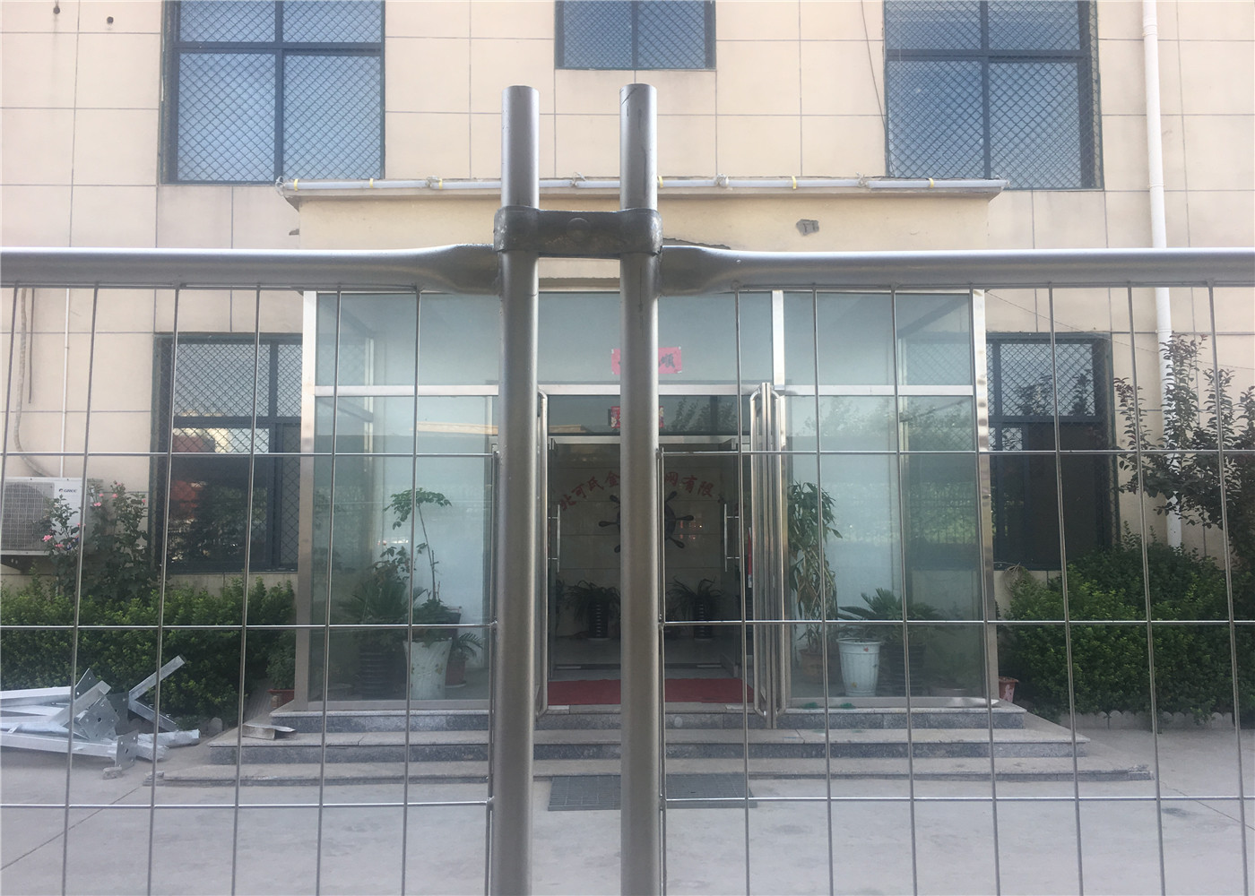 Construction Temporary Fencing Easy Portable Fortress Fence Panels 2.1m x 2.4m Mesh 60mm*150mm diameter 3.5mm