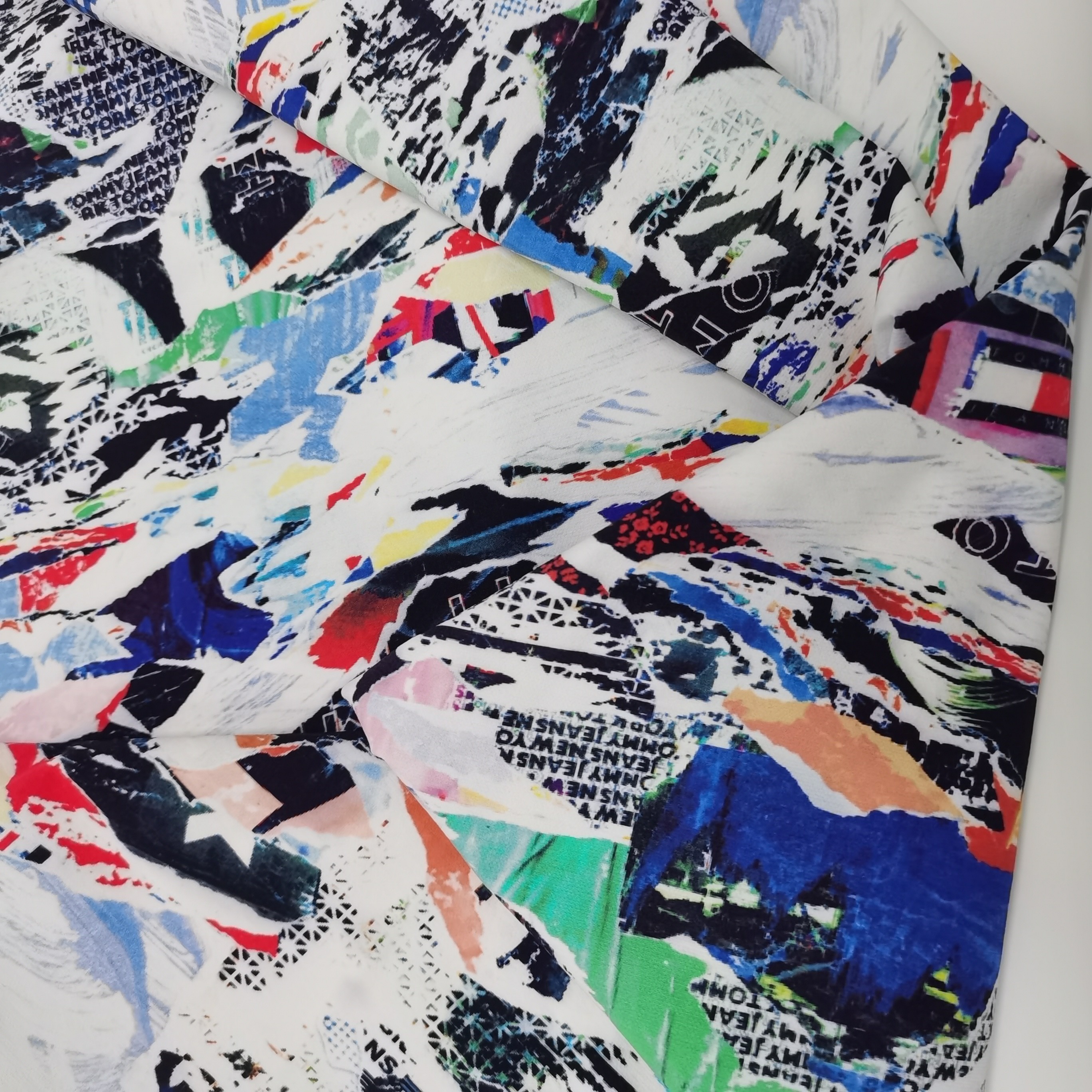 92% Nylon 8% Spandex Printed Microfiber Fabric 130gsm 150cm Waterproof Breathable