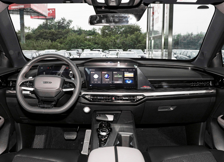 Changan OSHAN Z6 2022 Blue Whale 1.5T DCT Zhiling Urban Version Gasoline 5 Seats SUV