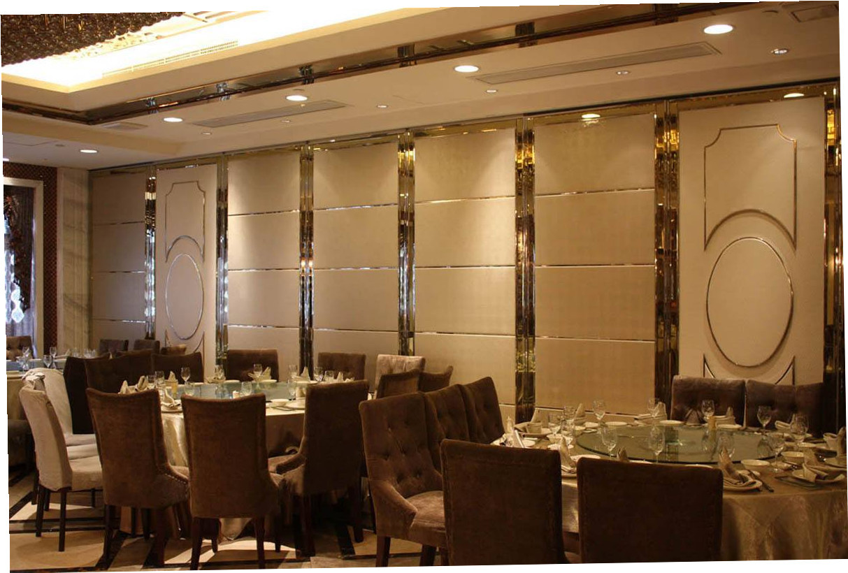 Sound Insulated Movable Wall Partitions Sliding Retractable Room Dividers For Game Area