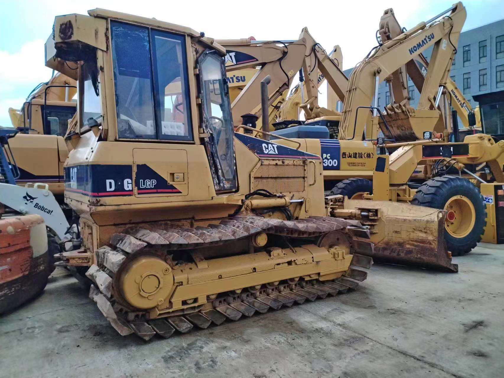 Caterpillar D4G Bulldozer Cat D4g Dozer Weight 4t 13.9km h