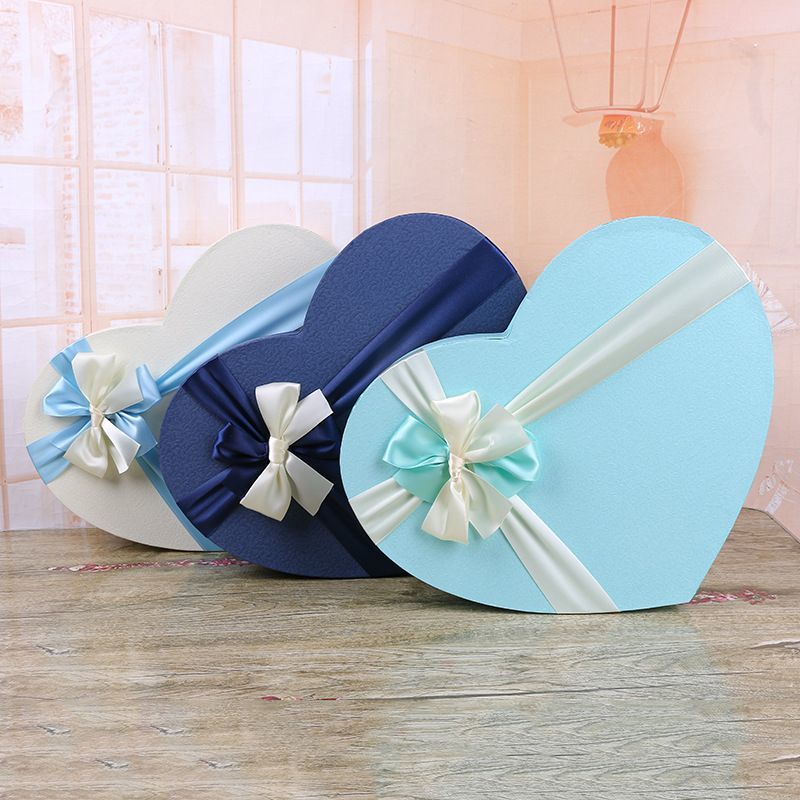 Fashion Luxury High Custom Christmas Seasonal Red Color Heart Shaped Lid and Base Paper Packaging Chocolate Box