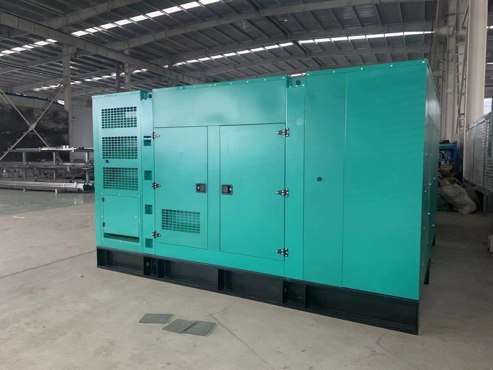 200KW Silent Generator Set Cummins Diesel Generator With Soundproof Canopy
