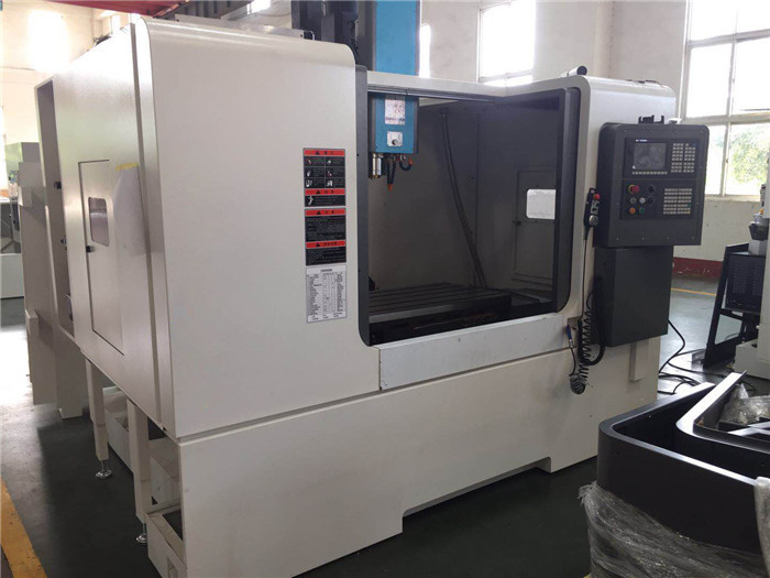 Vertical CNC Milling Machine CNC Machining Center VMC1060 