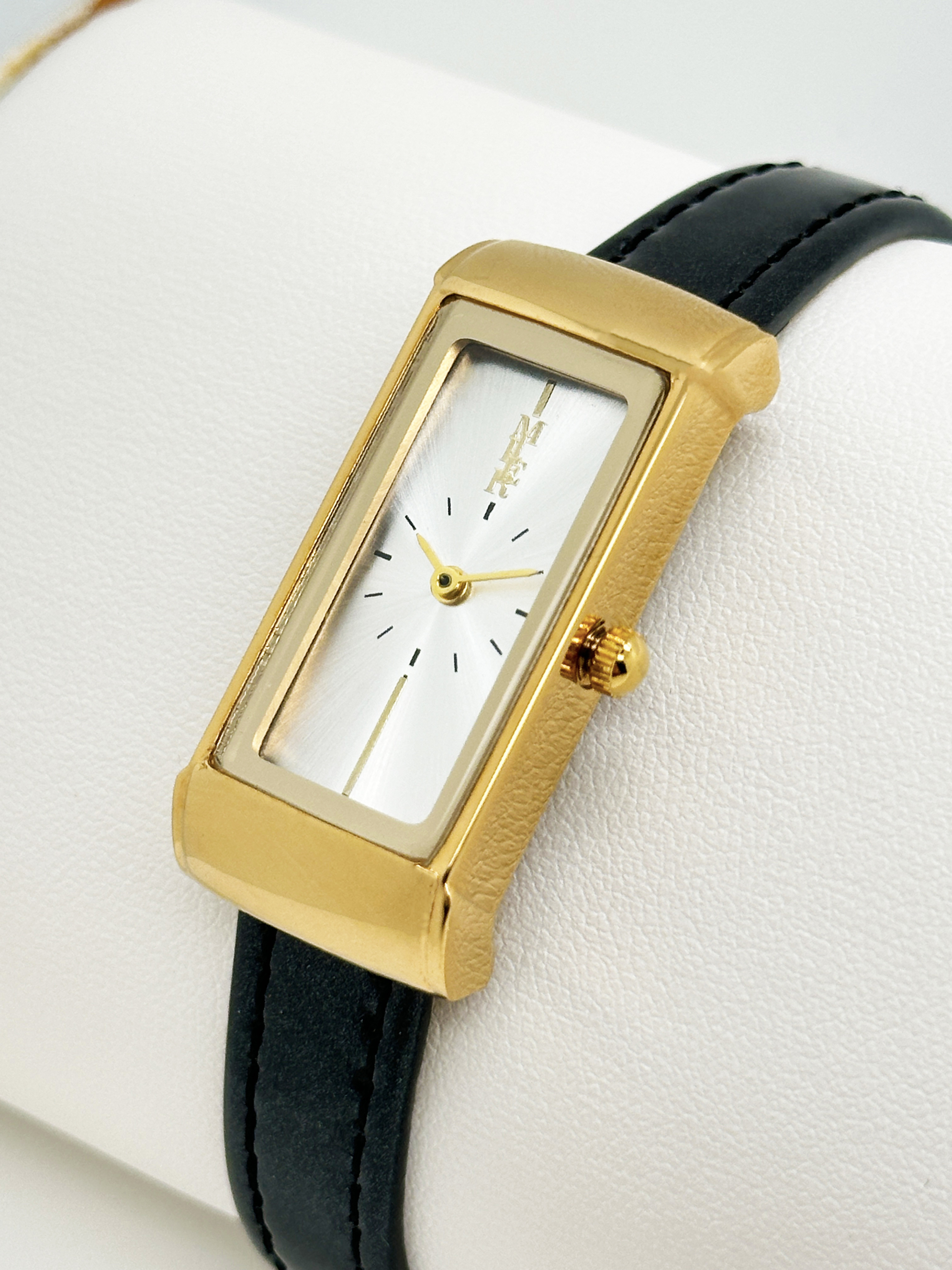 Scratch Resistant Elegant Womens Quartz Watch With Luminous Hands And Buckle Clasp