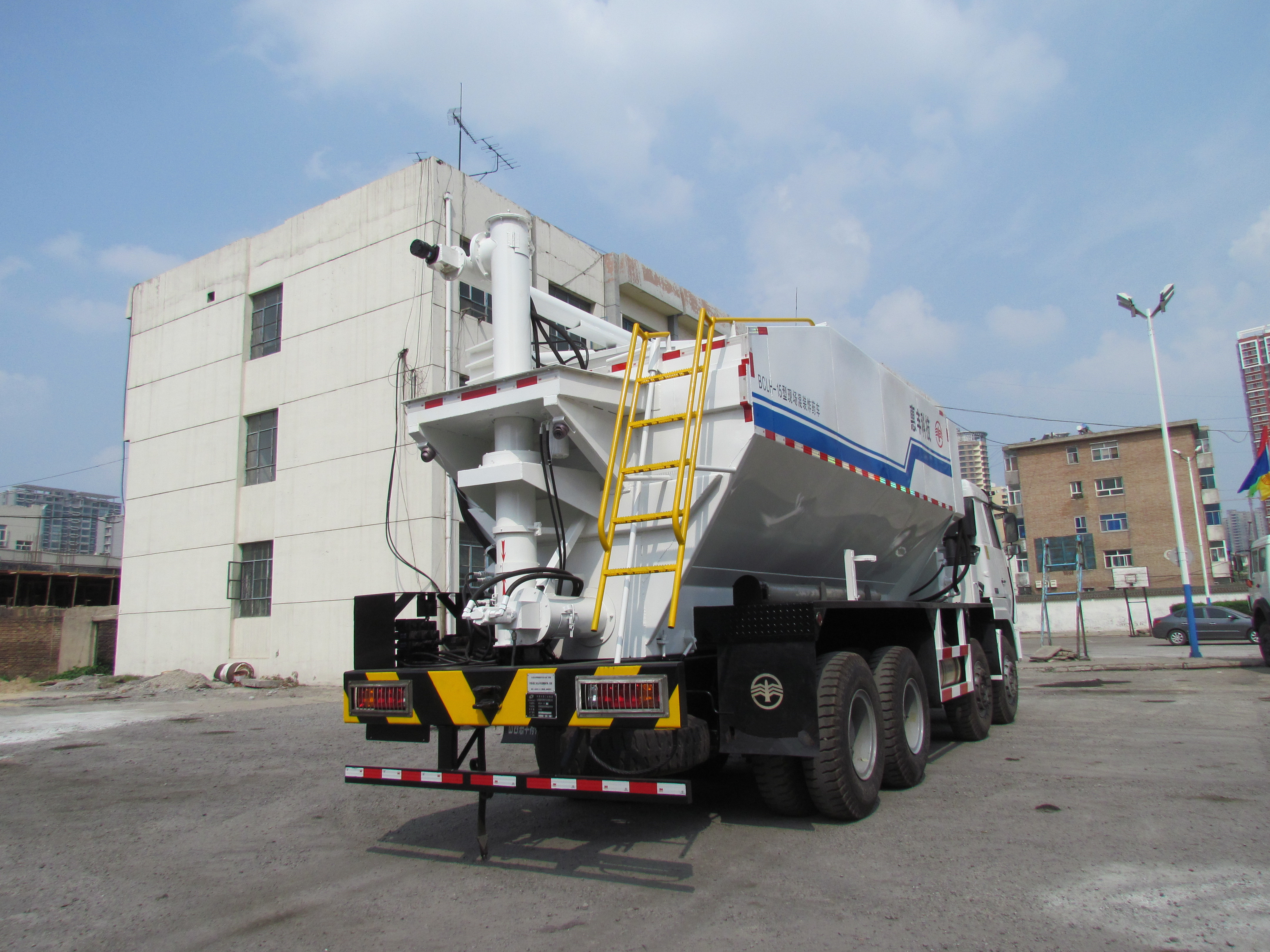 Hot Sale Heavy Ammonium Fry Drug Truck For Mongolia DR CONGO Mining Blasting
