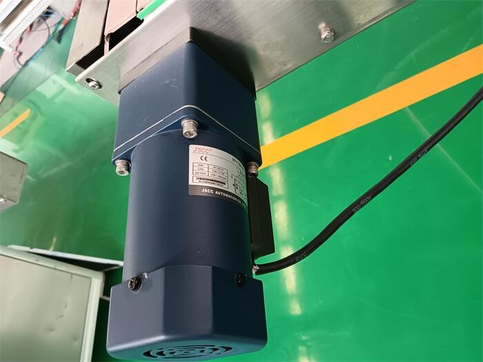 Clean Stable Compressed Air Operated Filling Capping Machine With Flip/Disc Top