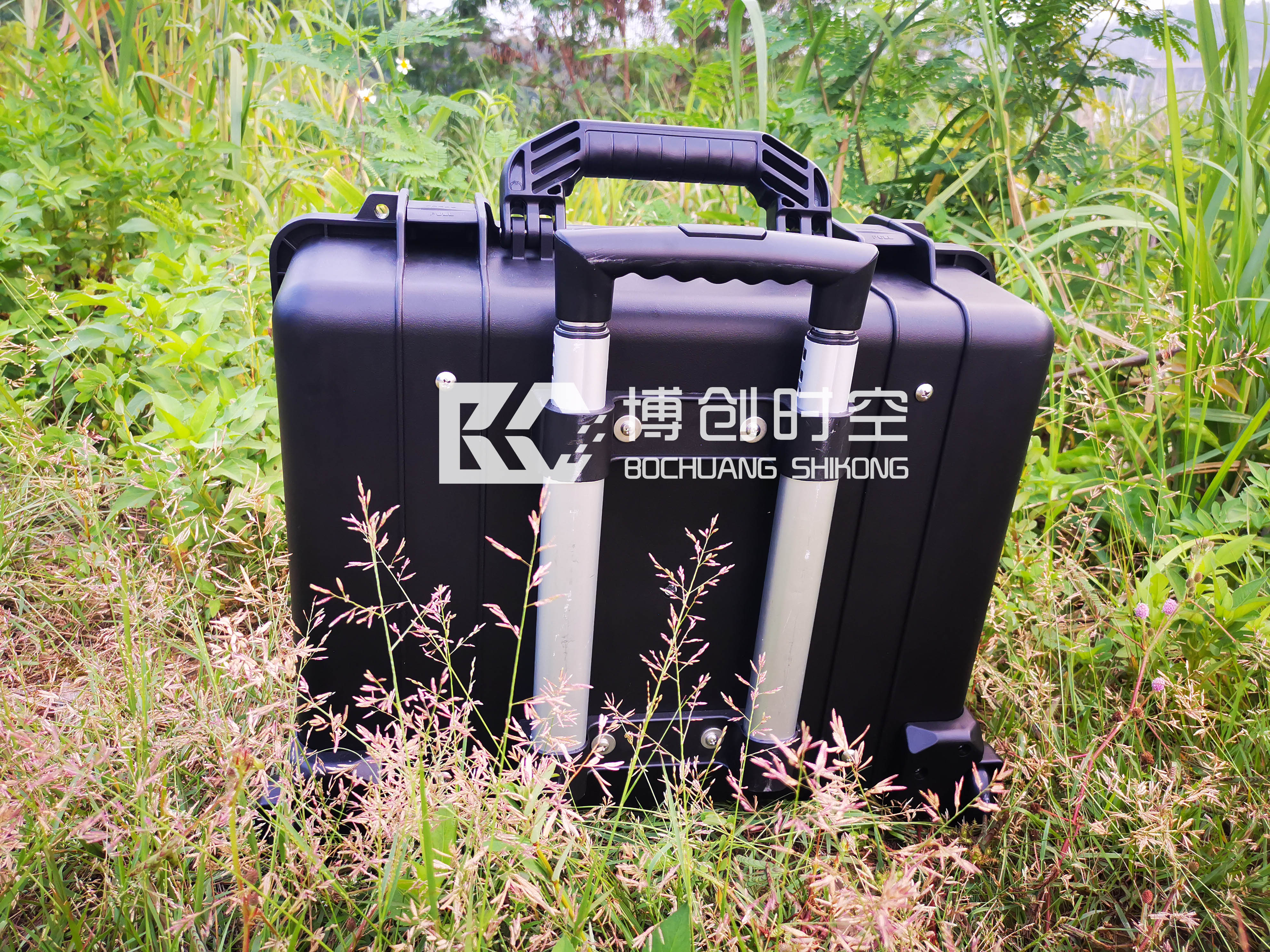 Trolley box style UAV drive off equipment 1500m automatic drive forced landing UAV jammer frequency can be customized