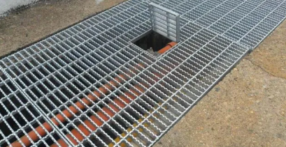 Welded Walkway Floor Galvanized Steel Gratings 1.2 M Width Q 195 Material