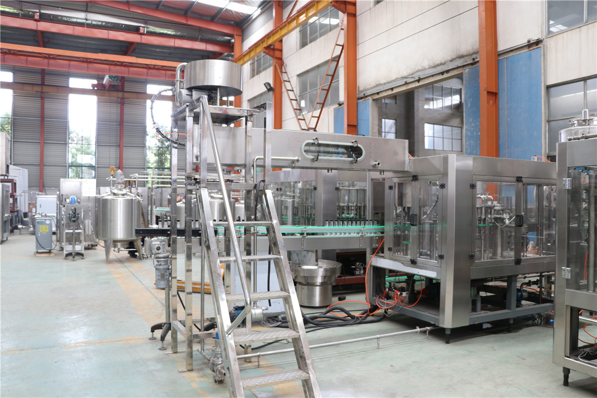 Piston Vacuum Milk Bottle Filling Machine Medium Size With Belt Conveyor