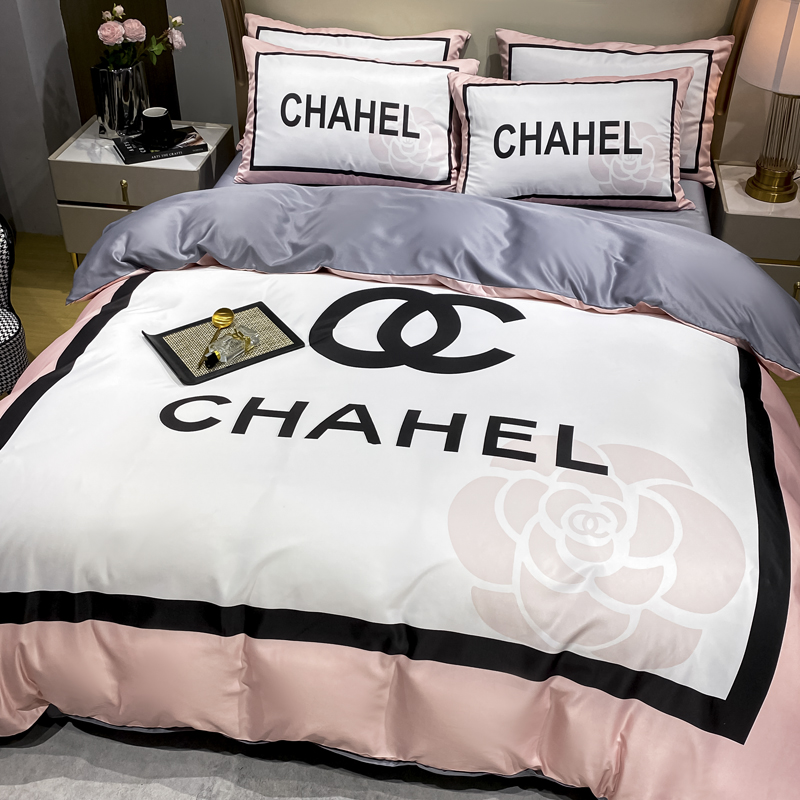 Luxurious Retreat Four Piece Bedding Set With All-Season Ice Silk Bedding Set