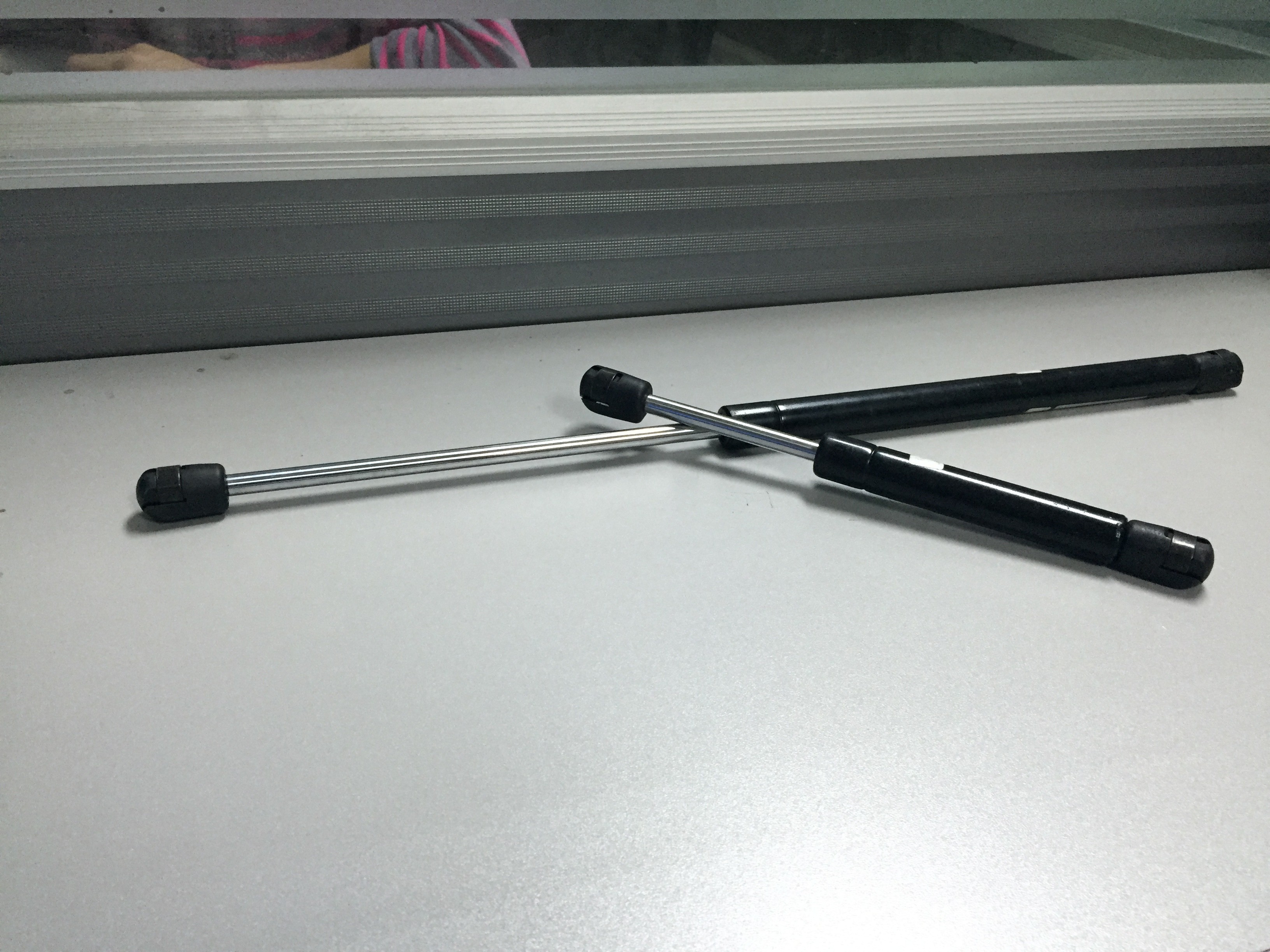 Automotive Gas Charged Lift Supports , Hyundai Tailgate Gas Strut