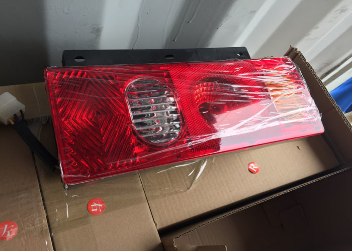 HOWO A7 Tractor Truck Body Parts Rear Tail Lamp WG9925810001