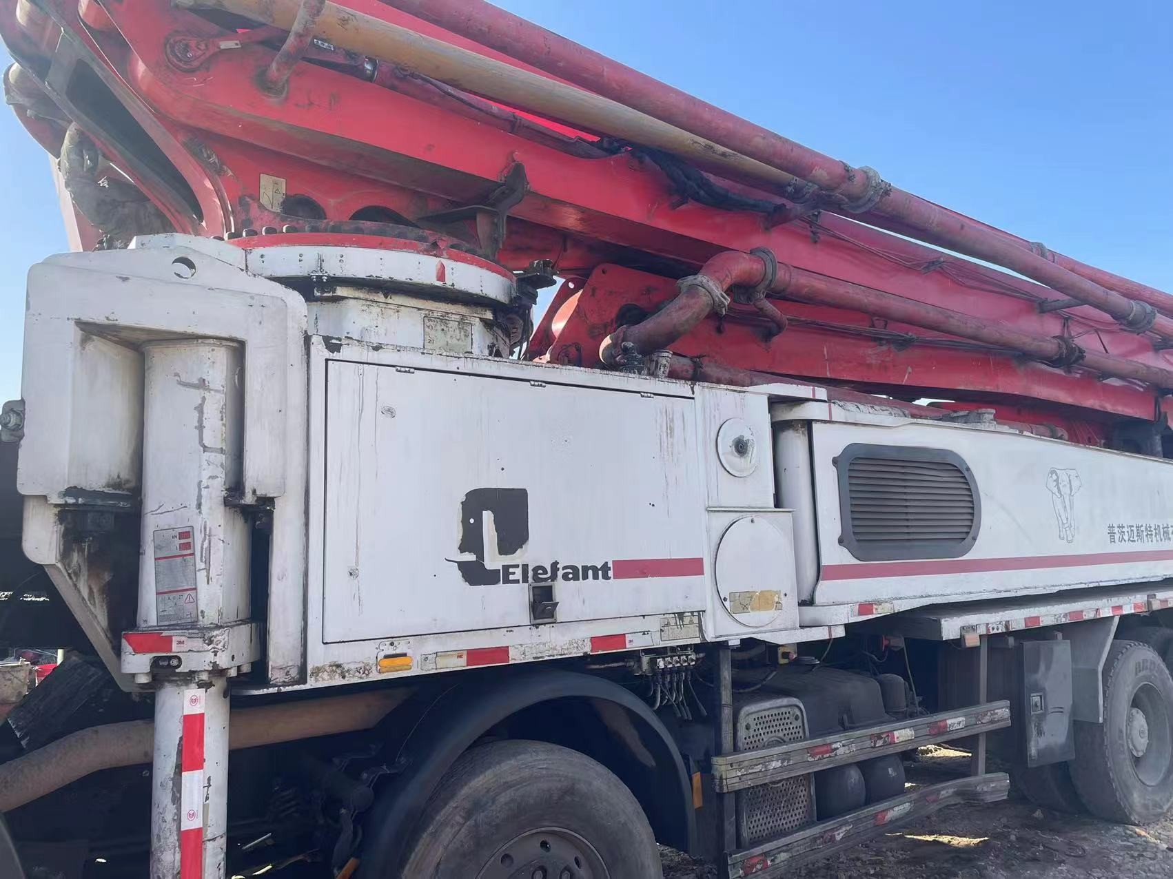 Used Concrete Pump Putzmeister 56-5 Meter With BENZ Chassis 8×4