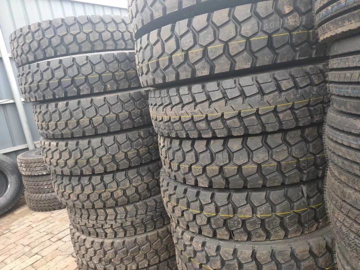 All Steel Radial Tires 1100R20 Tyres Width 293mm For Howo Dongfeng