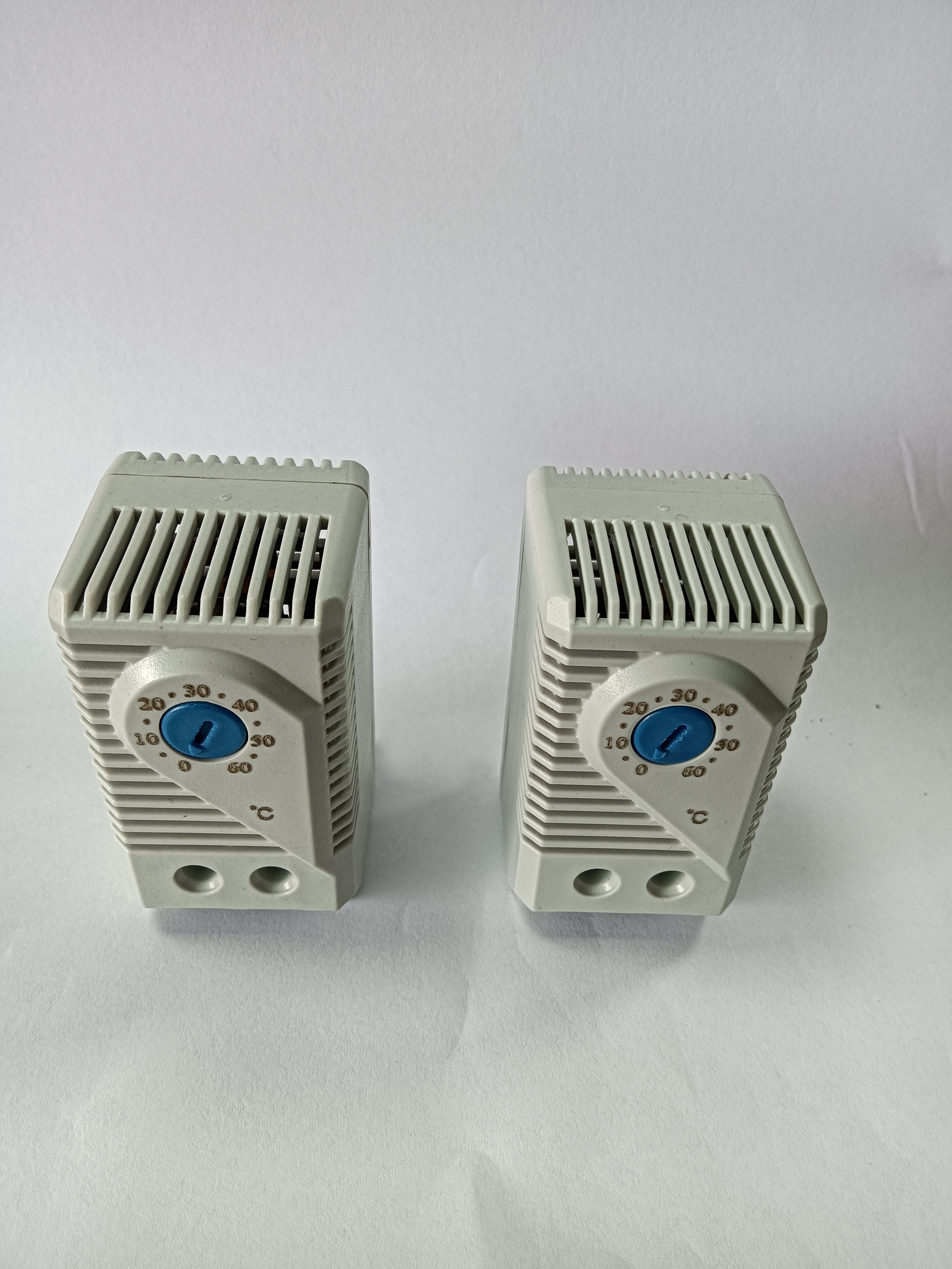 KTS Thermostat Cabinet Controller for Precise Temperature Control in Home Appliances