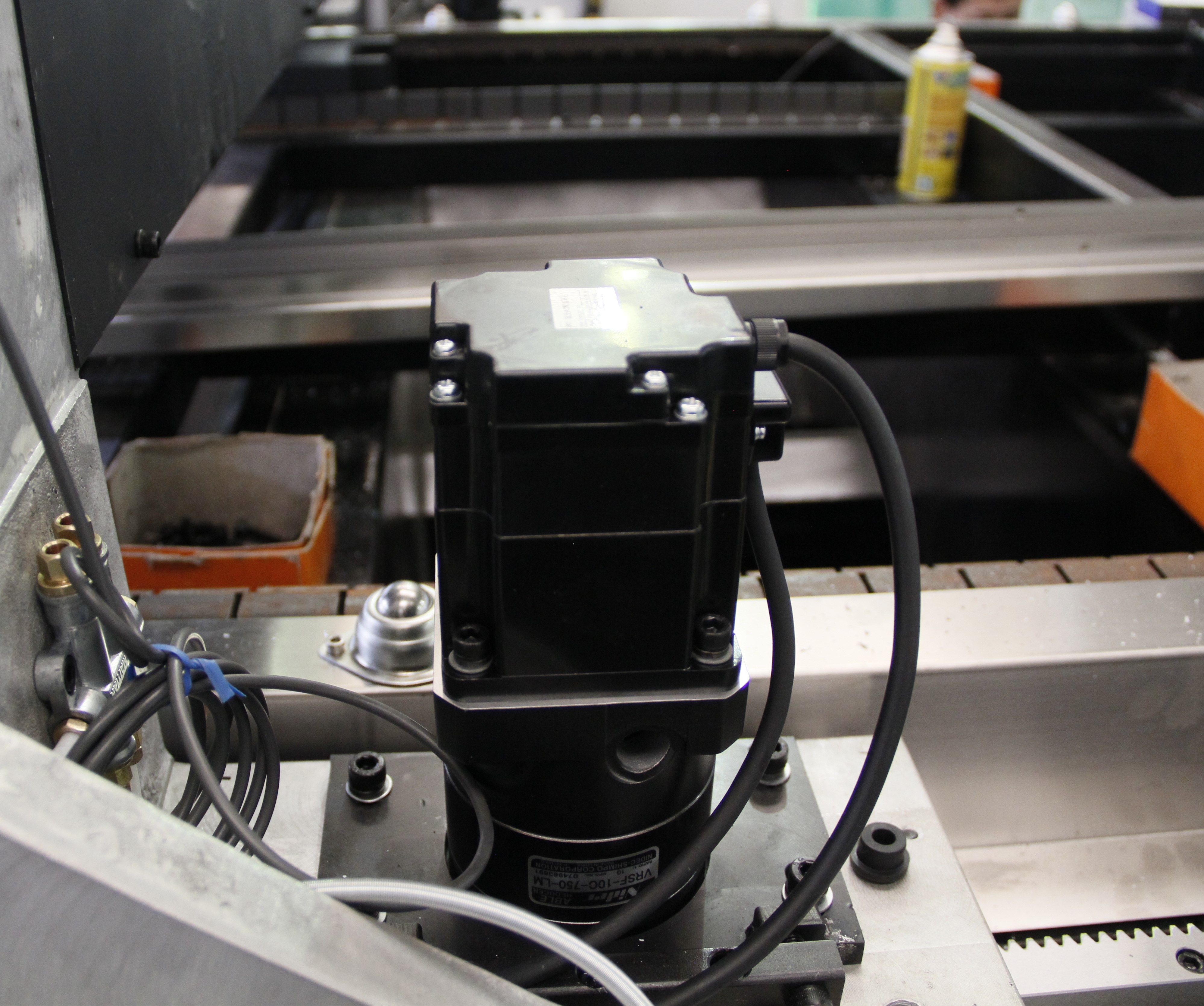 Factory Hot RAYCUS Metal Dual Use Full Covered Fiber Tube Cutting Machine For Sale Cutter Laser Plate