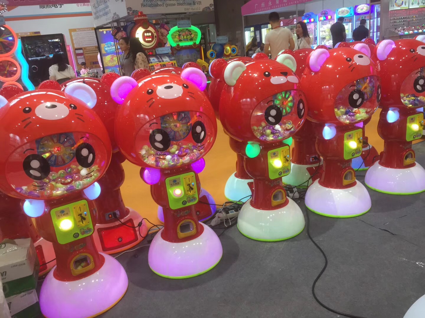 Dreamland coin operated plastic prize vending capsule toy game machine for entertainment center