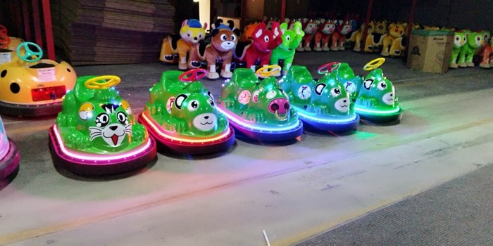 Plastic Material Battery Drift Animal Ride , Coin Operated UFO Bumper Cars