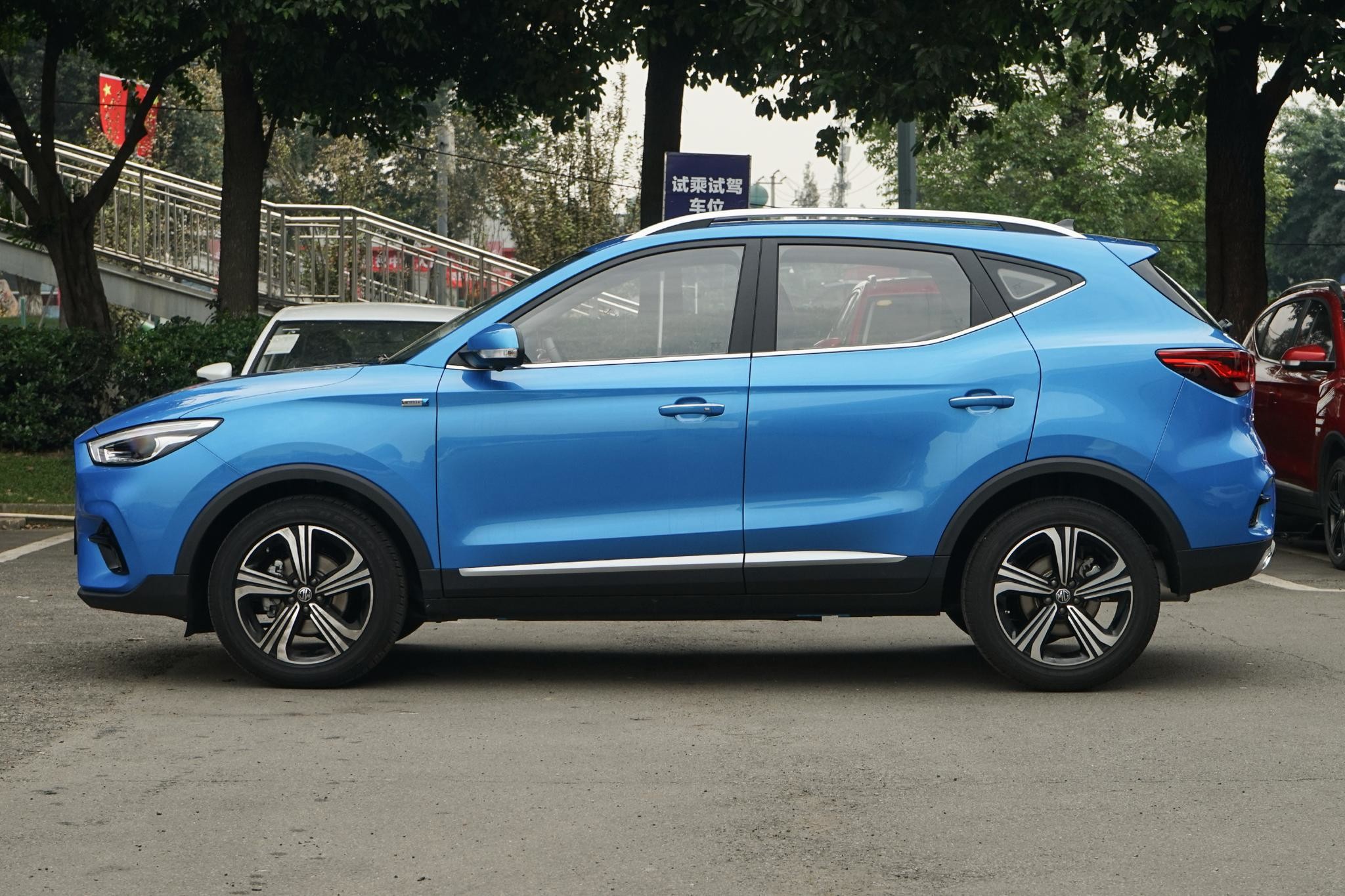 Petrol Suv MG ZS Fuel Powered Car 1.50T Compact SUV Car With Panoramic Sunroof