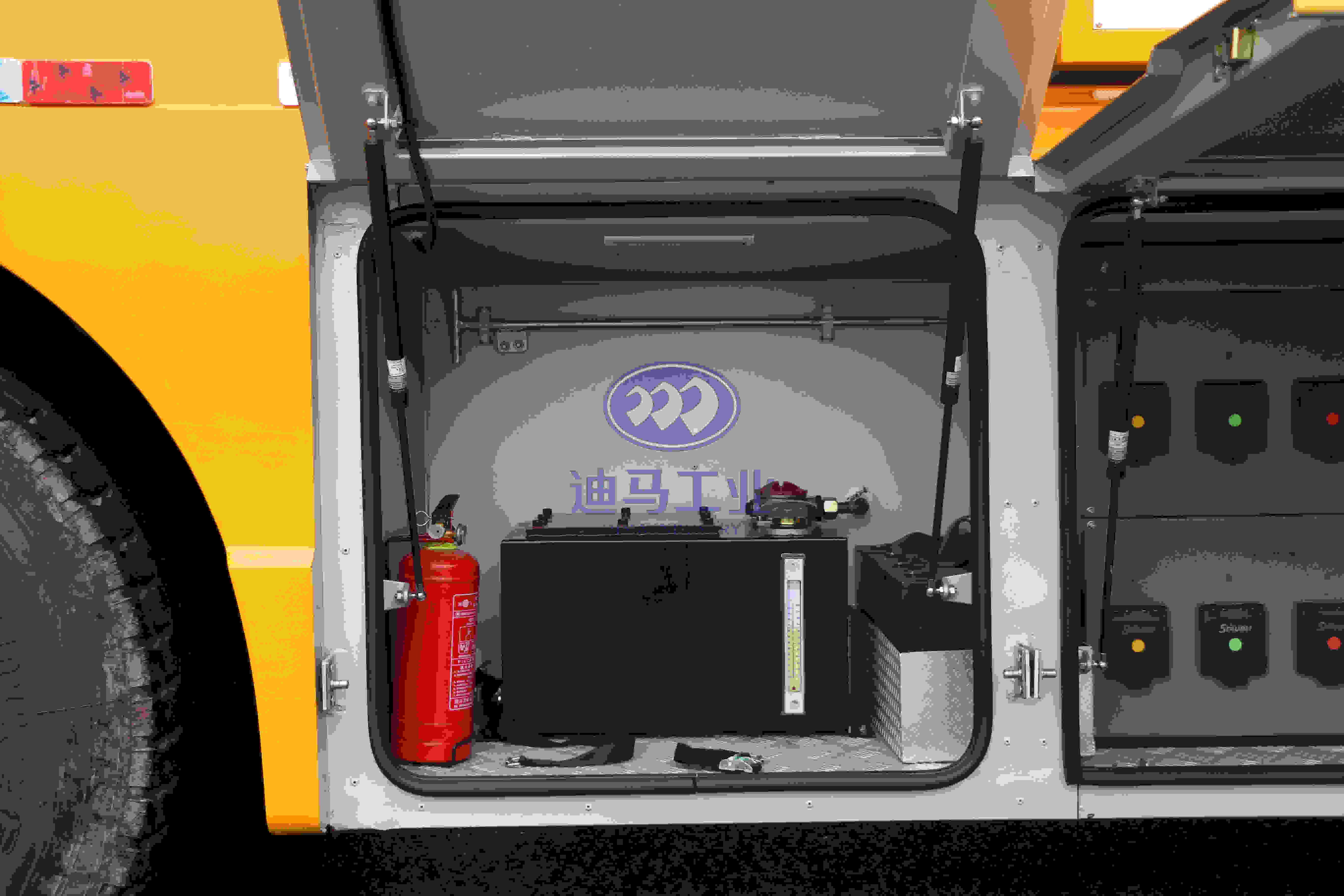 DMT5155XDY 300kw 6.8L Emergency Power Supply Truck