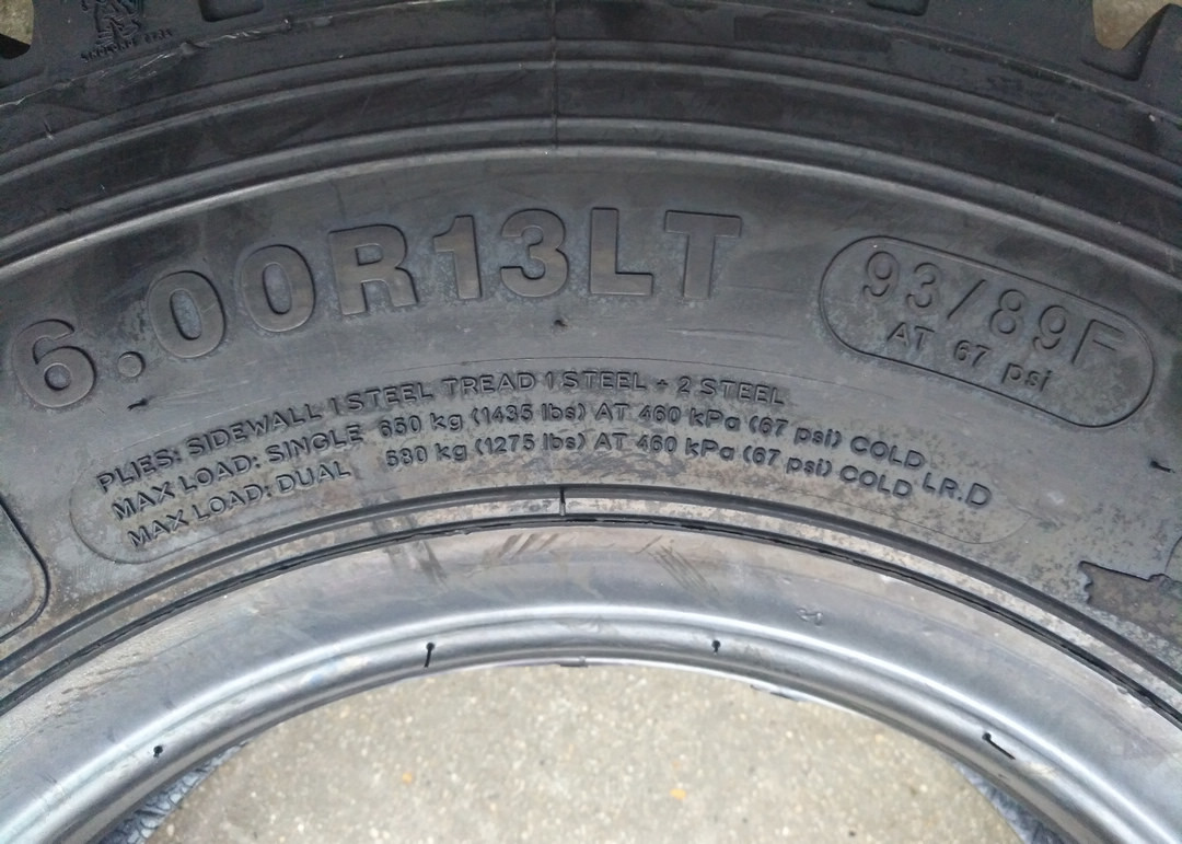 All Steel Radial Light Truck Tires 6.00R13LT Lug Type Tread For City Roads