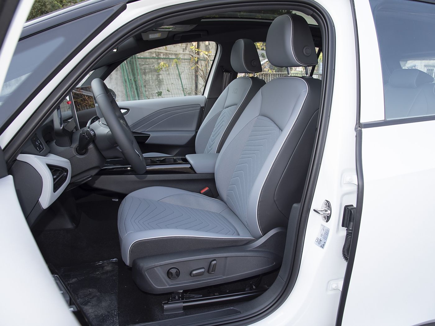 2025 Volkswagen EV ID4 New Model 53.6 KWh Battery Capacity Electric with Sunroof Car for Long-Lasting Performance