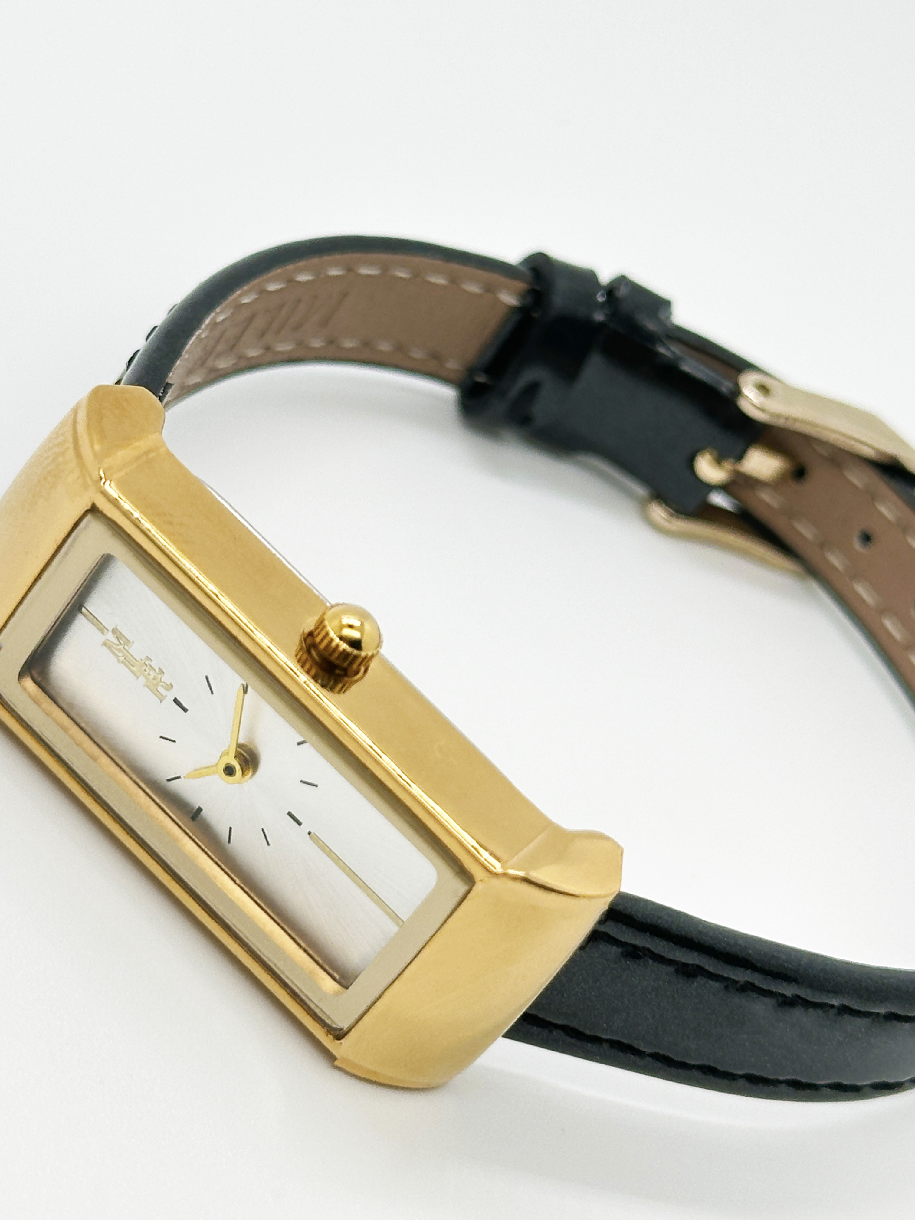 Scratch Resistant Elegant Womens Quartz Watch With Luminous Hands And Buckle Clasp