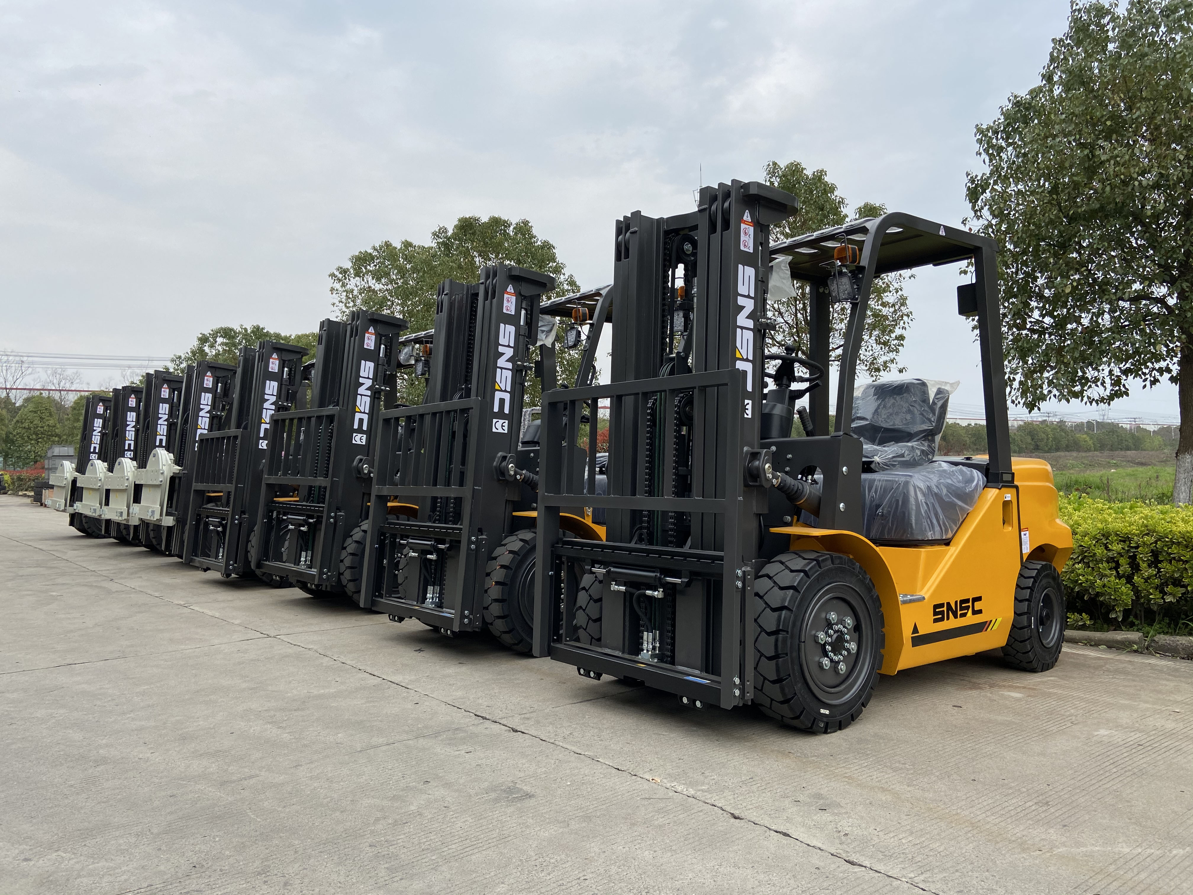 1150mm Fork Length 4 Ton 4-Wheel Telehandler Forklifts for Off Road and Rough Terrain