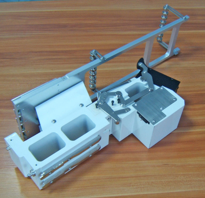 SM Series Smt Components Samsung Vibrating Feeder 24V 3 Tube 5 Tube Aluminum Alloy 1